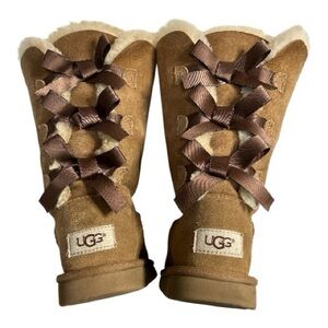 UGG Kids Bailey 3 Bow Boots Original Style 1090529K Size: USA 1 Brown Suede